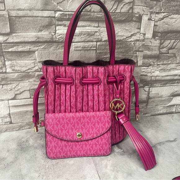 Michael Kors Pink Willa Pleated Bucket Bag + Pouch & Matching Wallet Wild Berry - Picture 6 of 13